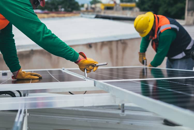 Instalação fotovoltaica híbrida: definição, como funciona e as suas vantagens